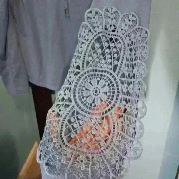 sky blue top with crocheted sleeves, size M? Xuan brand - Picture 2 of 5